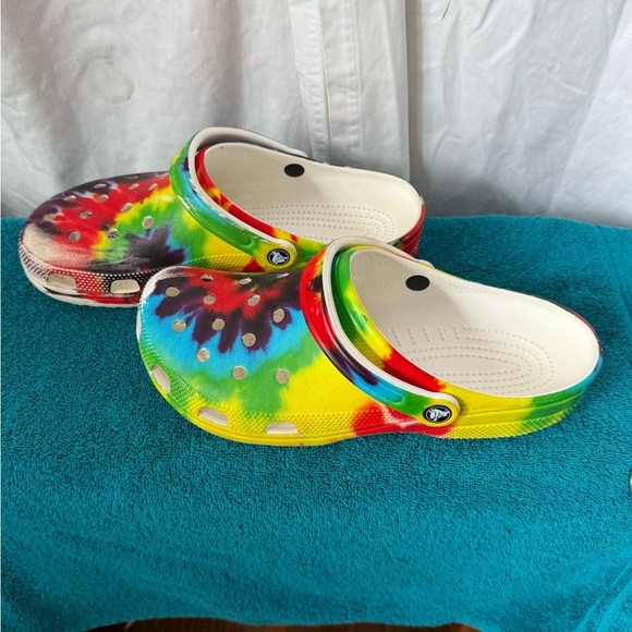 Crocs Classic Clog Tie Dye Rainbow Men's Sz 10 Womens Sz 12 - Picture 3 of 8